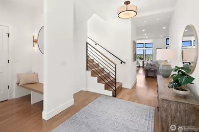 728 W Etruria Street, Seattle, WA 98119 - Photo 4
