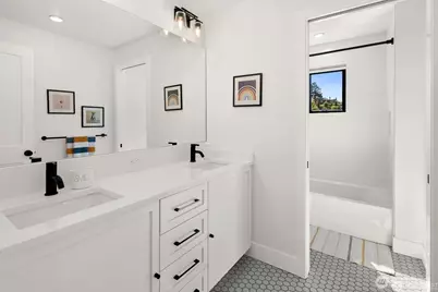728 W Etruria Street, Seattle, WA 98119 - Photo 24