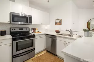 323 Queen Anne Ave N, Seattle, WA 98109 - Photo 10