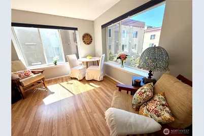 712 E Denny Way #401, Seattle, WA 98122 - Photo 2