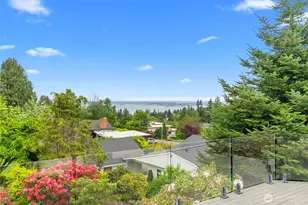 5128 Seaview Way, Everett, WA 98203 - Photo 2