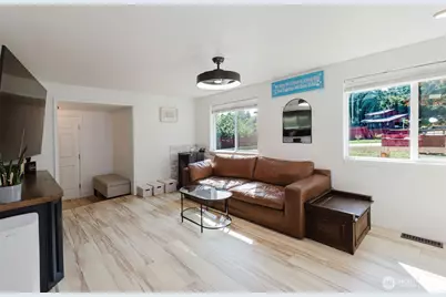 70 Tahuyeh Drive W, Bremerton, WA 98312 - Photo 2