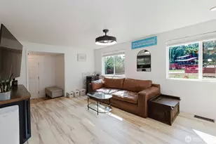 70 Tahuyeh Dr W, Bremerton, WA 98312 - Photo 2