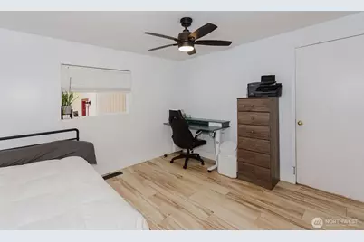 70 Tahuyeh Drive W, Bremerton, WA 98312 - Photo 10