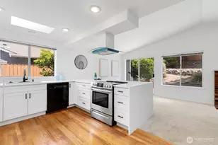8548 1st Ave NE, Seattle, WA 98115 - Photo 10