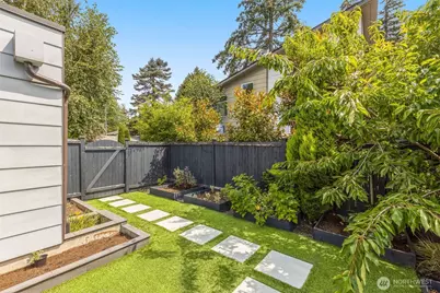 10718 15th Avenue NE, Seattle, WA 98125 - Photo 38