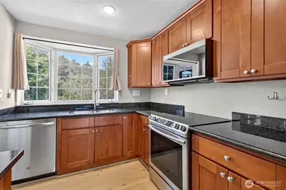 6704 23rd Avenue SW, Seattle, WA 98106 - Photo 4