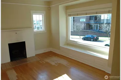 4412 2nd Avenue NE, Seattle, WA 98105 - Photo 2