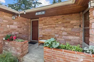 311 S 104th St, Seattle, WA 98168 - Photo 4
