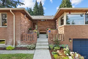 311 S 104th St, Seattle, WA 98168 - Photo 2