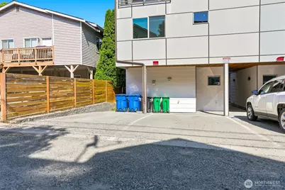 8527 Interlake Avenue N, Seattle, WA 98103 - Photo 32