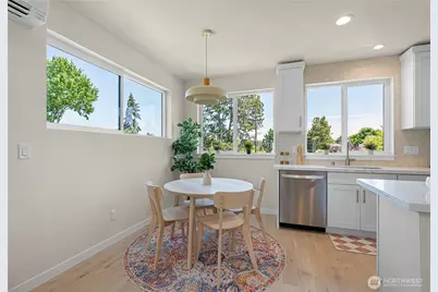 8043 B 19th Avenue NE, Seattle, WA 98115 - Photo 4