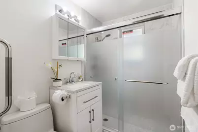 7025 25th Avenue NE, Seattle, WA 98115 - Photo 14