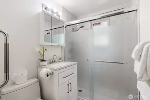 7025 25th Ave NE, Seattle, WA 98115 - Photo 14