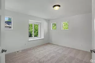 27106 SE 13th St, Sammamish, WA 98075 - Photo 32