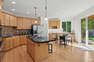 27106 SE 13th St, Sammamish, WA 98075 - Photo 16