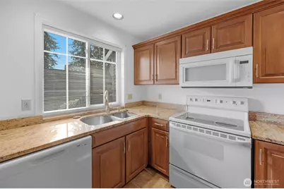 11708 Admiralty Way #D, Everett, WA 98204 - Photo 2