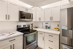 1819 N 107th St, Seattle, WA 98133 - Photo 4