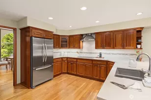 8387 NE Sumanee Pl, Bainbridge Island, WA 98110 - Photo 10