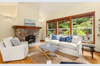 8387 NE Sumanee Place, Bainbridge Island, WA 98110 - Photo 4