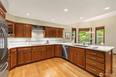 8387 NE Sumanee Place, Bainbridge Island, WA 98110 - Photo 12