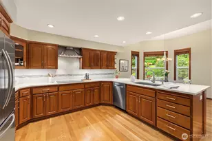 8387 NE Sumanee Pl, Bainbridge Island, WA 98110 - Photo 12