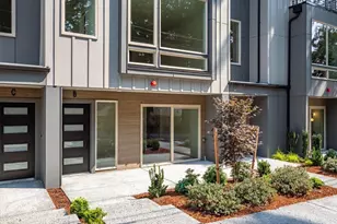 18032 B Sunnyside Ave N, Shoreline, WA 98133 - Photo 2