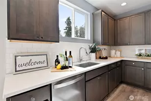 4913 NE 1st St, Renton, WA 98059 - Photo 8