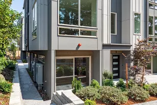 18032 C Sunnyside Ave N, Shoreline, WA 98133 - Photo 2