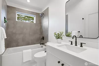 9725 Evanston Avenue N, Seattle, WA 98103 - Photo 18