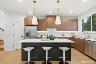 9725 Evanston Ave N, Seattle, WA 98103 - Photo 4
