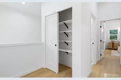 9725 Evanston Avenue N, Seattle, WA 98103 - Photo 26
