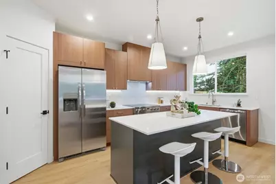 9725 Evanston Avenue N, Seattle, WA 98103 - Photo 8