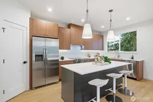 9725 Evanston Ave N, Seattle, WA 98103 - Photo 8