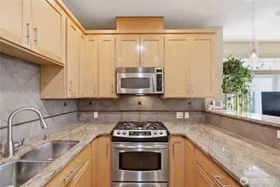 2540 14th Avenue W, Seattle, WA 98119 - Photo 14