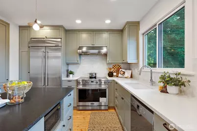 4011 SW Massachusetts Street, Seattle, WA 98116 - Photo 18