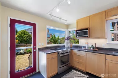 7551 33rd Avenue NW, Seattle, WA 98117 - Photo 12