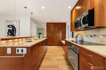 9901 NE 4th Street #1, Bellevue, WA 98004 - Photo 12