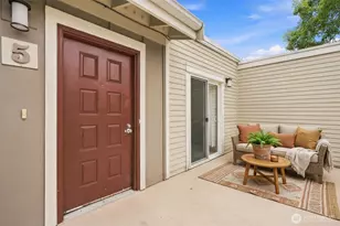 12712 NE 120th St, Kirkland, WA 98034 - Photo 1