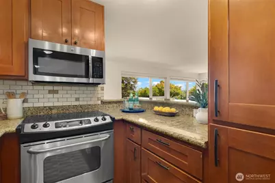 1717 5th Avenue N #101, Seattle, WA 98109 - Photo 10