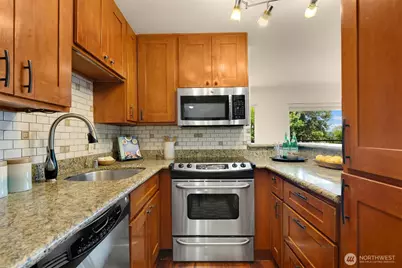 1717 5th Avenue N #101, Seattle, WA 98109 - Photo 8