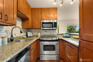 1717 5th Ave N, Seattle, WA 98109 - Photo 8