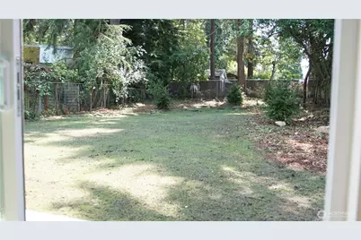 14338 Bagley Avenue N #B, Seattle, WA 98133 - Photo 2