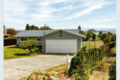 699 Maplewood Loop, Oak Harbor, WA 98277 - Photo 2