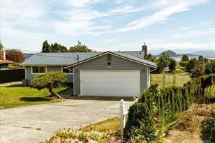 699 Maplewood Loop, Oak Harbor, WA 98277 - Photo 2
