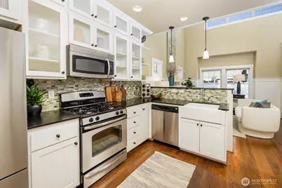 1613 21st Avenue #B, Seattle, WA 98122 - Photo 12