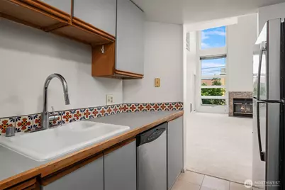 535 Summit Avenue E #403, Seattle, WA 98102 - Photo 12