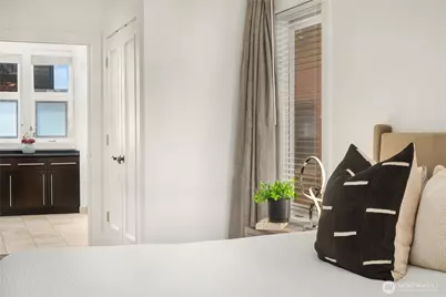 429 13th Avenue E, Seattle, WA 98102 - Photo 16