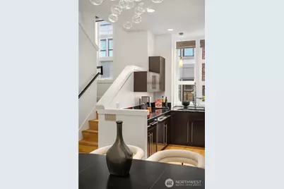 429 13th Avenue E, Seattle, WA 98102 - Photo 10