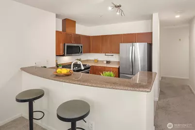 1000 Aurora Avenue N #311, Seattle, WA 98109 - Photo 4